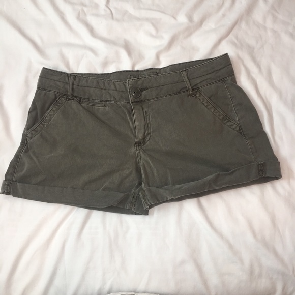 Jolt Army Green Shorts Size 9 - Picture 1 of 3